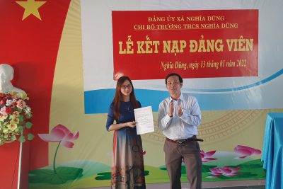CHI BỘ TRƯỜNG THCS NGHĨA DŨNG TỔ CHỨC LỄ KẾT NẠP ĐẢNG VIÊN MỚI.