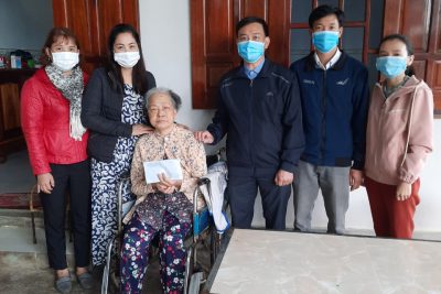 Thực hiện công văn số 14 ngày 19/1/2022 của PGDĐT TP Quảng Ngãi. BGH TrườngTHCS Nghĩa Dũng cùng với BCH Công đoàn trường thăm, tặng quà và phát trợ cấp đến Mẹ Việt Nam Anh hùng: Tạ Thị Nở